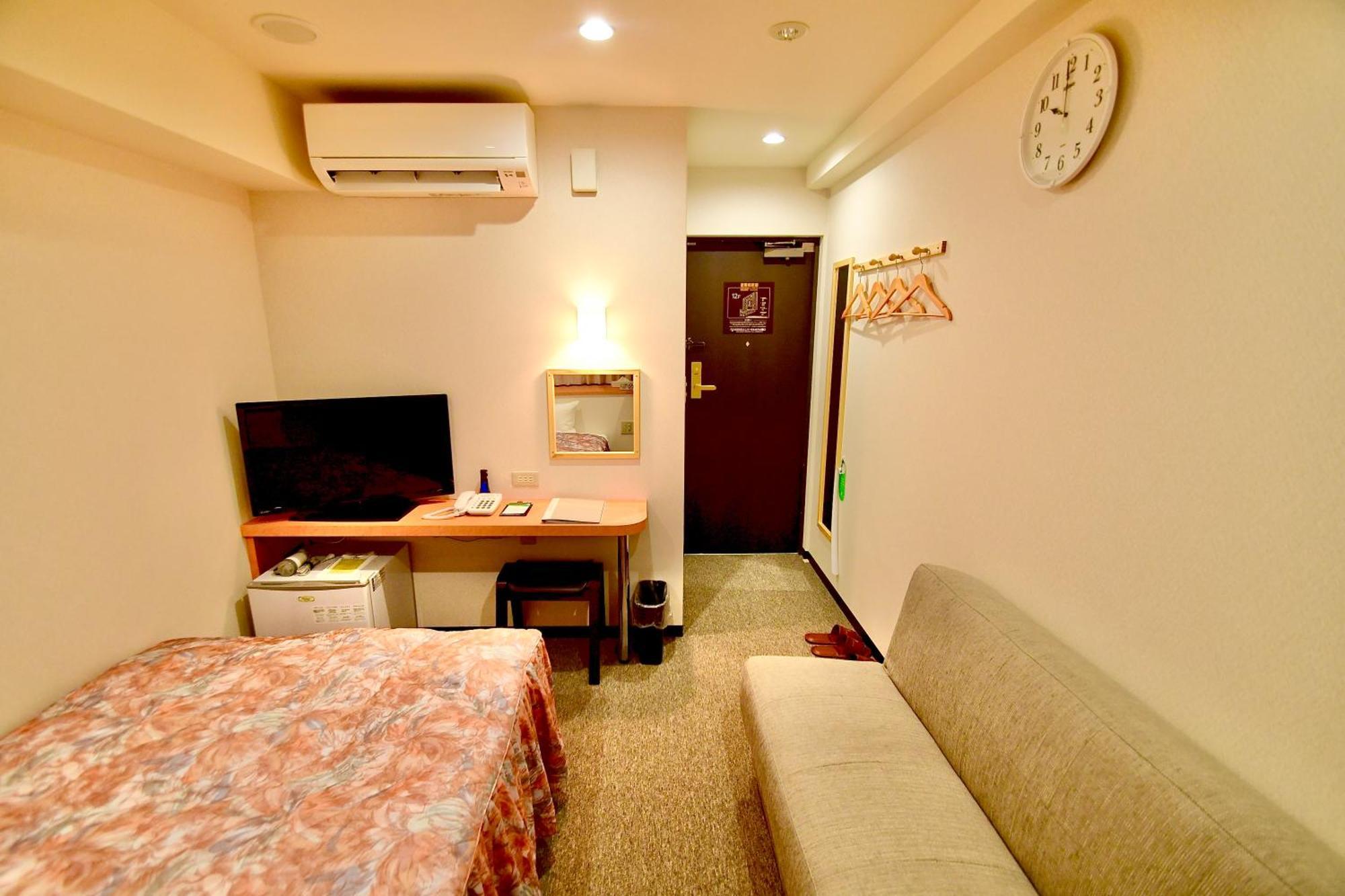 Himeji Ekimae Universal Hotel Minamiguchi Bagian luar foto