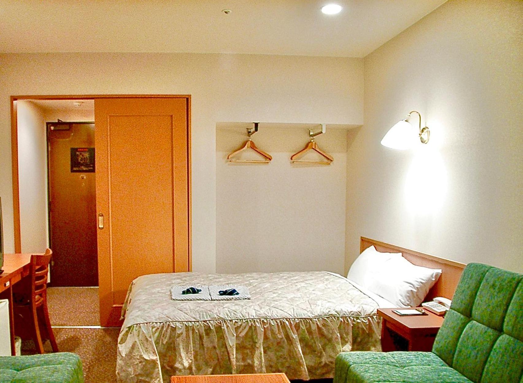 Himeji Ekimae Universal Hotel Minamiguchi Bagian luar foto