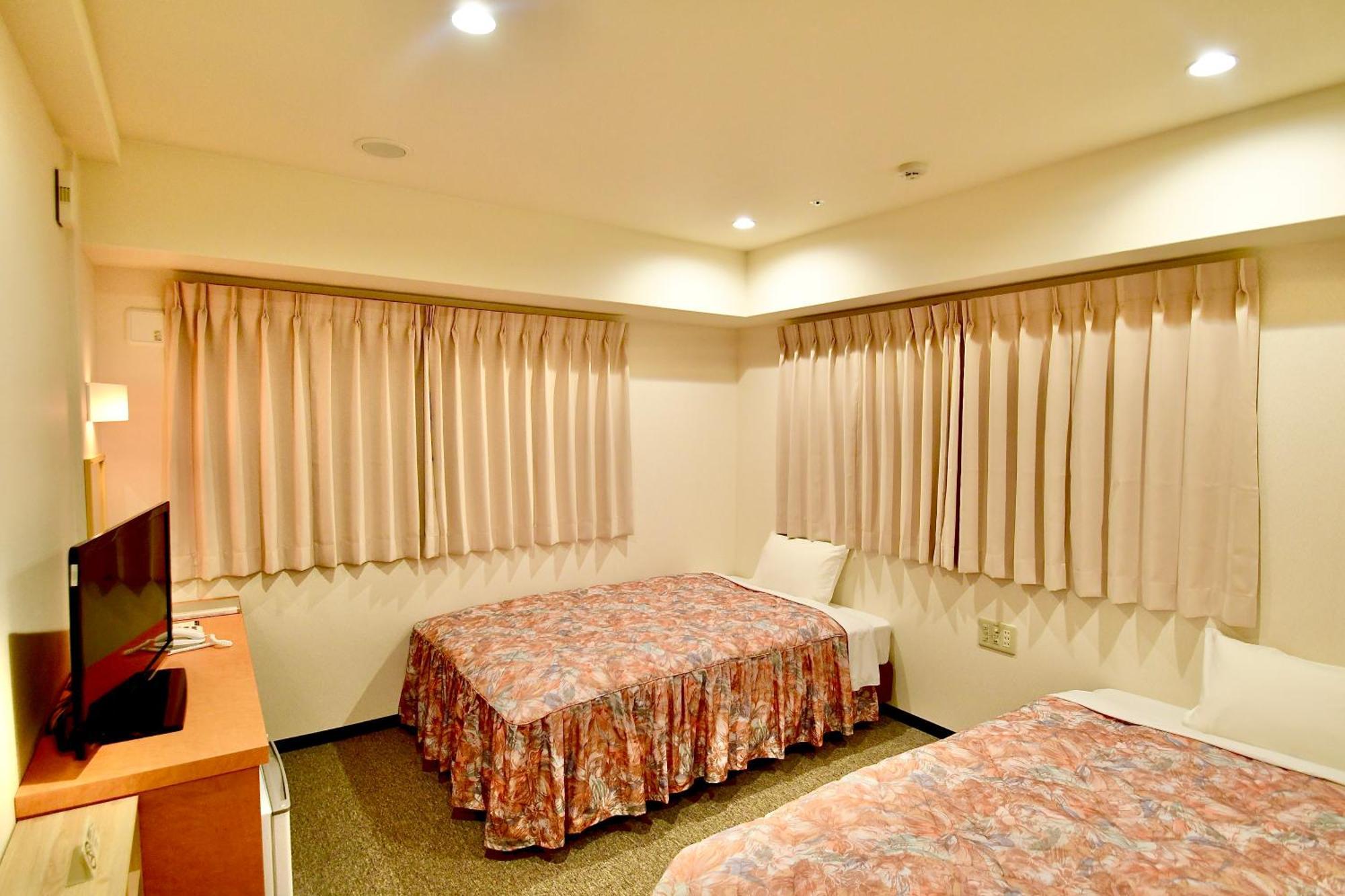 Himeji Ekimae Universal Hotel Minamiguchi Bagian luar foto