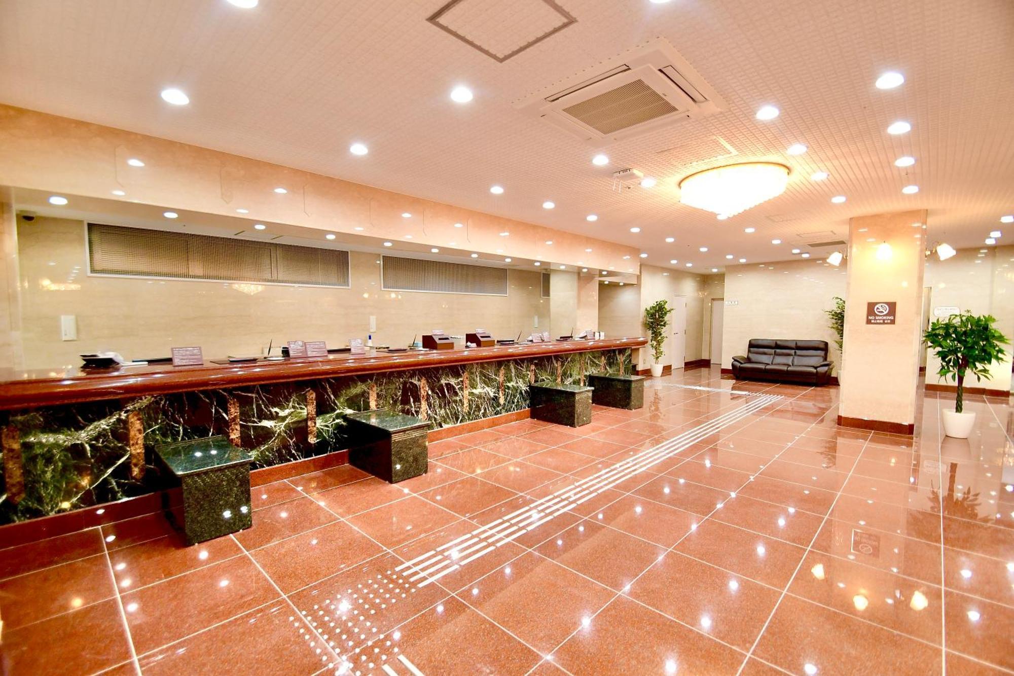 Himeji Ekimae Universal Hotel Minamiguchi Bagian luar foto