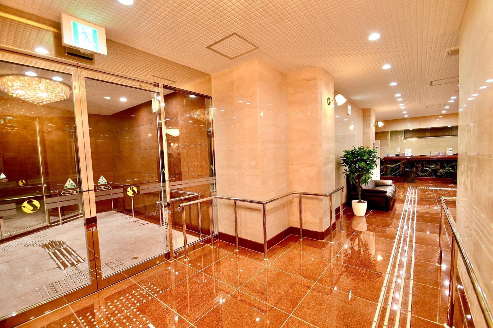 Himeji Ekimae Universal Hotel Minamiguchi Bagian luar foto
