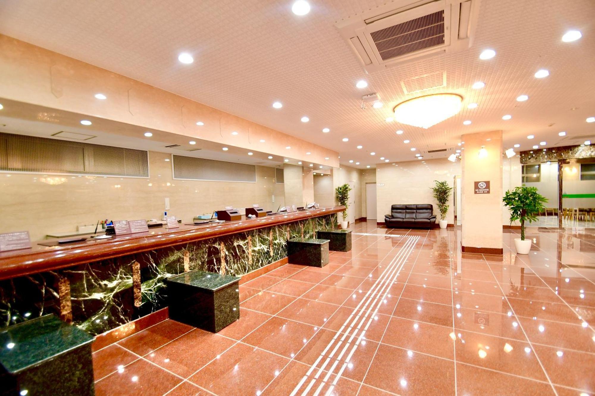 Himeji Ekimae Universal Hotel Minamiguchi Bagian luar foto