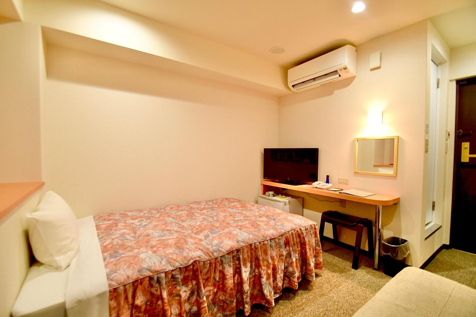 Himeji Ekimae Universal Hotel Minamiguchi Bagian luar foto