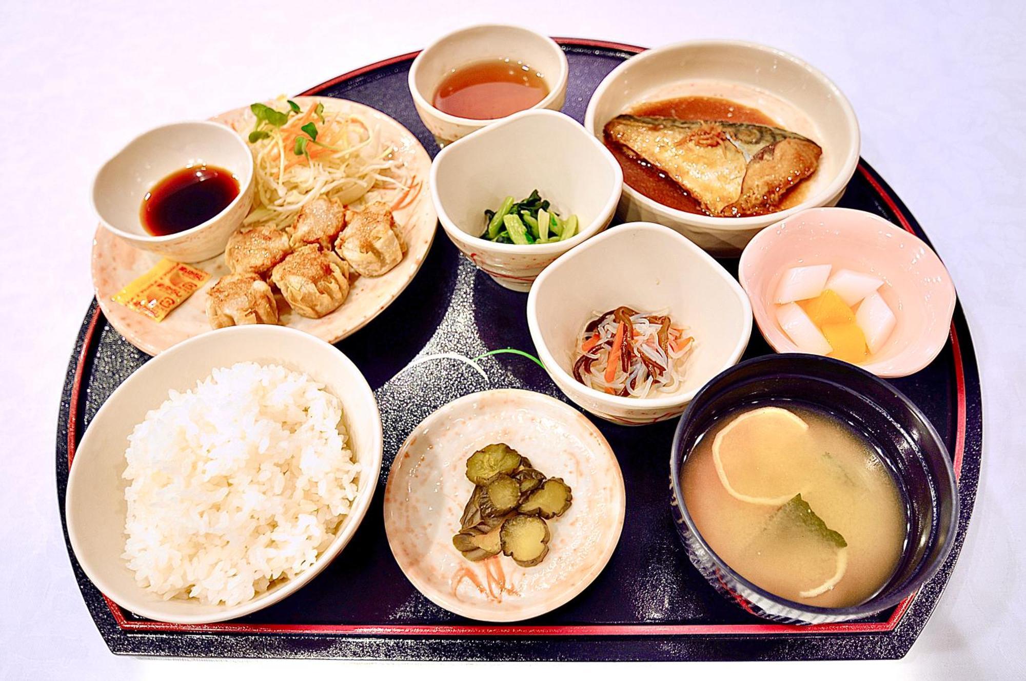 Himeji Ekimae Universal Hotel Minamiguchi Bagian luar foto