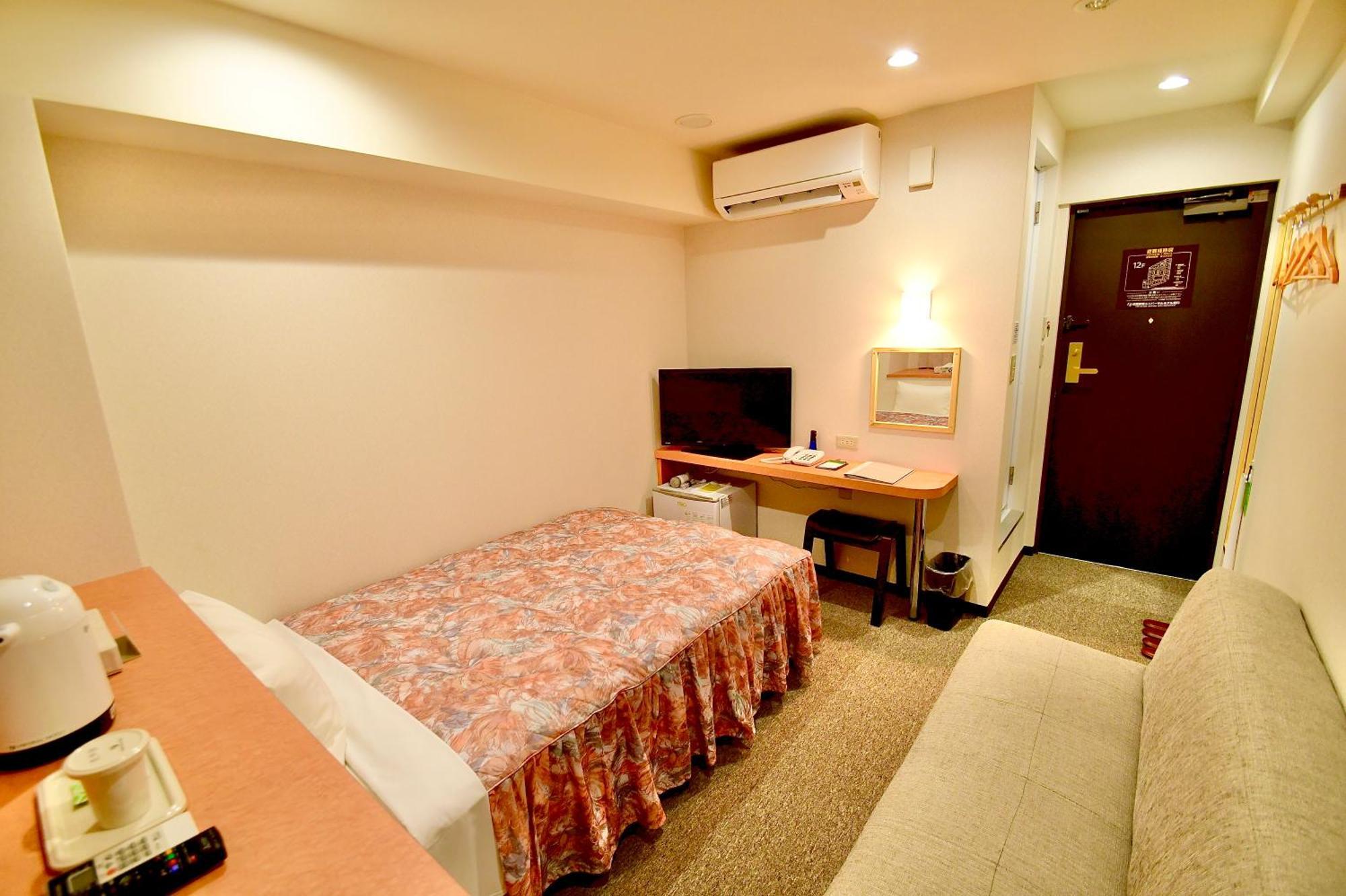 Himeji Ekimae Universal Hotel Minamiguchi Bagian luar foto